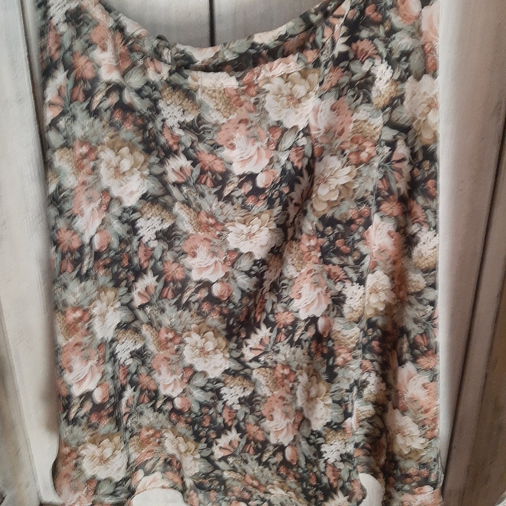 Polyester flowing floral skirt